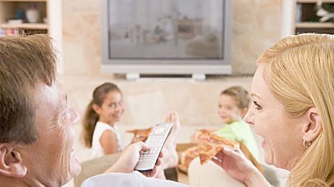 Mit Smart TV können Zuschauer fernsehen und zugleich das Gesehene im sozialen Netzwerk teilen