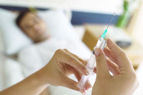 Über Vor- und Nachteile einer bestimmten Spritzentherapie sollten Sie sich zuvor bei Ihrem Orthopäden informieren