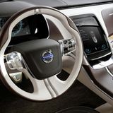 Auch die Bedienelemente im Lenkrad sollen über Touch-Pads angewählt werden