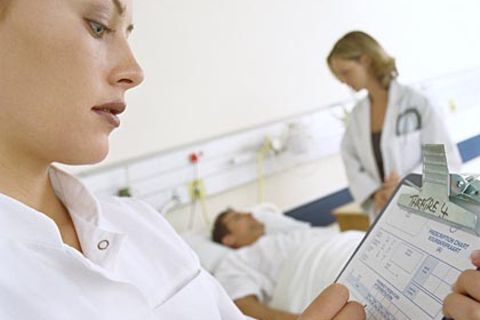 Von Zahnersatz über Selbstbehalttarife bis hin zu einer bevorzugten Behandlung im Krankenhaus: Viele Krankenkassen bitten gut ein Dutzend verschiedener Wahltarife an