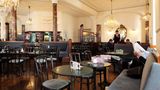 Café Central, Innsbruck  Das Café Central ist Teil des gleichnamigen Hotels im Zentrum von Innsbruck. Es eröffnete im Jahr 1877 als ein typisches Wiener Kaffeehaus der alten Schule und bietet seinen Gästen eine Auswahl aus 65 nationalen und internationalen Zeitungen und Magazinen.