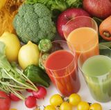 Ein gutes Frühstück schafft die Grundlage, um auch stressige Tage zu überstehen. Wenn Sie frühmorgens noch nicht viel herunter bekommen, starten Sie wenigstens mit einem Stück Obst, einem Fruchtsaft oder Joghurt.