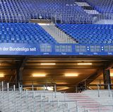 Die Null muss stehen - auch bei der Stadionuhr    Die große Uhr im Volksparkstadion zeigt die Dauer der Bundesliga-Zugehörigkeit an. Die Fans der übrigen Bundesligisten hätten nichts dagegen, wenn sie mal wieder auf Null gestellt wird.