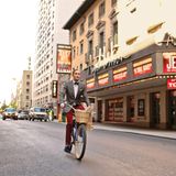 Dandy 911 nennt sich der Notfalllieferservice des New Yorkers Herrenausstatters "Fine and Dandy". Das Schwinnrad sieht alt aus, ist allerdings nagelneu.