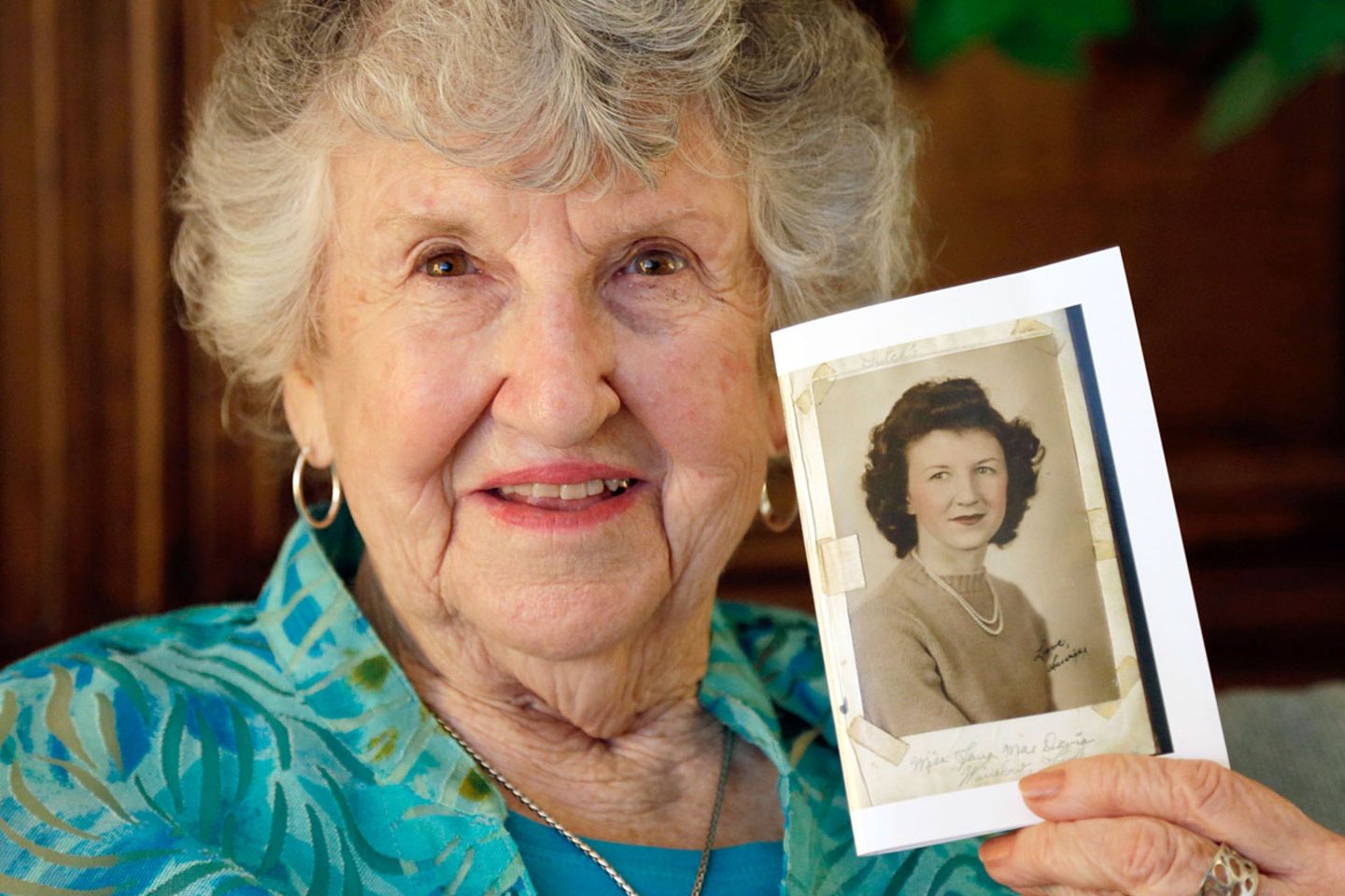 Überraschender Fund: Laura Mae Davis Burlingame findet nach knapp 70 Jahren das Tagebuch ihrer Jugendliebe Thomas Jones., darin ein Foto von ihr aus den 40ern.