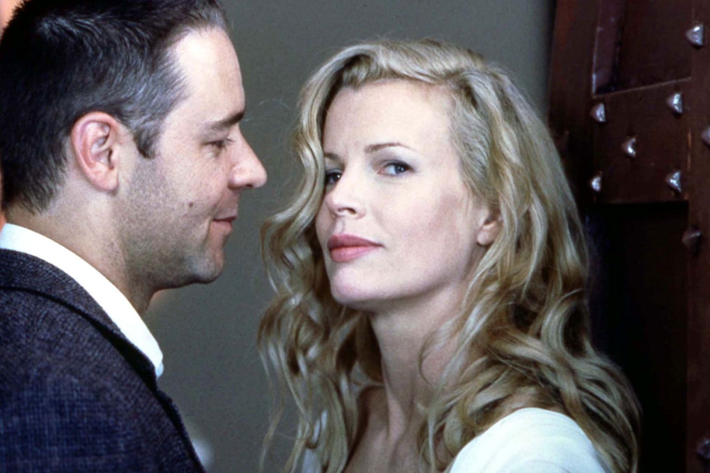 "Tatort"-Kommissar Faber: "Bud" White (Russell Crowe) aus dem Thriller "L.A. Confidential" ist ein Cop der alten Schule. Gerechtigkeit ist ihm wichtiger als das korrekte Einhalten der Paragraphen. Und so lässt er gerne mal die Fäuste sprechen. Als er herausfindet, dass ein Kollege mit seiner Freundin geschlafen hat, rastet er völlig aus. Doch am Ende kriegt er sich wieder ein, der kühle Verstand behält die Oberhand, und gemeinsam mit seinem Kollegen bringt er eine Verschwörung zu Fall. "Bud" White (Russell Crowe) aus dem Thriller "L.A. Confidential" ist ein Cop der alten Schule. Gerechtigkeit ist ihm wichtiger als das korrekte Einhalten der Paragraphen. Und so lässt er gerne mal die Fäuste sprechen. Als er herausfindet, dass ein Kollege mit seiner Freundin geschlafen hat, rastet er völlig aus. Doch am Ende kriegt er sich wieder ein, der kühle Verstand behält die Oberhand, und gemeinsam mit seinem Kollegen bringt er eine Verschwörung zu Fall.