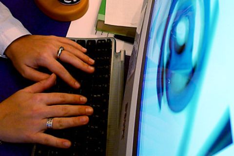 Nach einem Banküberfall im unterfränkischen Röttingen schickte der Täter E-Mails an Polizei und Medien