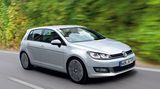 Mehr Dynamik wagen: Die langen, kantigen Linien verwandeln den Golf VII in einem muskulösen Reisewagen. Die ausgestellten Radhäuser verstärken den Eindruck noch