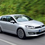 Mehr Dynamik wagen: Die langen, kantigen Linien verwandeln den Golf VII in einem muskulösen Reisewagen. Die ausgestellten Radhäuser verstärken den Eindruck noch