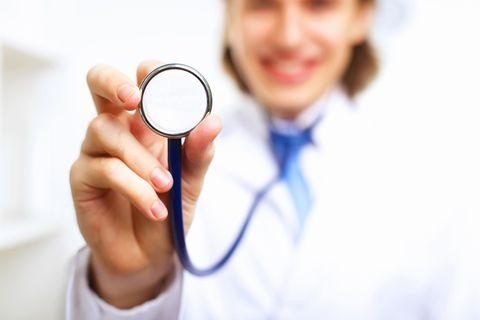 Eckart von Hirschhausen ist empört und fordert saubere Stethoskope für alle Patienten