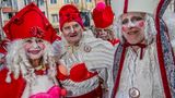 Beim Schull- en Veedelszoech im Kölner Karneval beweisen die Teilnehmer dagegen viel Mut zur Hässlichkeit