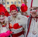 Beim Schull- en Veedelszoech im Kölner Karneval beweisen die Teilnehmer dagegen viel Mut zur Hässlichkeit