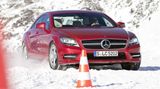 Mercedes CLS     Während andere noch am Kopieren des ersten CLS sind, hat Mercedes bereits die zweite Generation seines viertürigen Coupés am Start. Sie ist markanter und maskuliner als die erste Generation. Und der Clou: Mercedes stellt einen filigranen Kombi neben das Coupé.