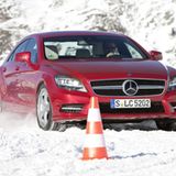 Mercedes CLS     Während andere noch am Kopieren des ersten CLS sind, hat Mercedes bereits die zweite Generation seines viertürigen Coupés am Start. Sie ist markanter und maskuliner als die erste Generation. Und der Clou: Mercedes stellt einen filigranen Kombi neben das Coupé.