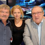 Der Quotensieger kam überraschenderweise aus Halle: 9,37 Millionen Zuschauer wollten den letzten Auftritt von Hauptkommissar Herbert Schmücke (Jaecki Schwarz, r.), Hauptkommissar Herbert Schneider (Wolfgang Winkler, l.) und Oberkommissarin Nora Lindner (Isabell Gerschke) sehen. Es war damit die erfolgreichste Folge seit rund 20 Jahren und die dritterfolgreichste Folge aller Zeiten.   Dennnoch dürften nur die wenigsten traurig sein über diesen Abschied. Denn das Gespann Schmücke und Schneider ist erkennbar in die Jahre gekommen. Die Schauspieler wirkten behäbig, die Fälle waren oft bieder. Daran konnte auch die Hinzunahme der jungen Isabell Gerschke nichts ändern. Nach 50 Fällen geht der Hallenser "Polizeiruf" in den wohlverdienten Ruhestand - und schafft Raum für ein neues Team.