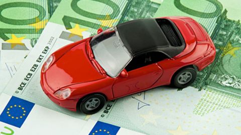 Der Wettbewerb macht's möglich: Wer seine Autoversicherung wechselt, kann mitunter viel Geld sparen.