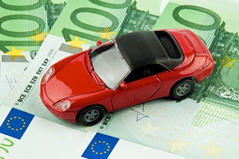 Der Wettbewerb macht's möglich: Wer seine Autoversicherung wechselt, kann mitunter viel Geld sparen.