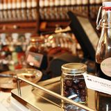 Zum Schluss wird alles gewogen und nach Gewicht bezahlt. Das Konzept wird von den Kunden gut angenommen. Im Herbst will Inhaberin Delaperrière ein zweites Geschäft in Kiel aufmachen.