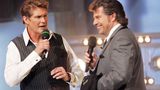 Wenn David Hasselhoff die Mauer zum Einsturz gebracht hat, wie manche behaupten, dann ganz sicher nicht mit seinem freiheitssuchenden Text, sondern aufgrund des ganz und gar grässlichen Gesangs. Wer jedoch dachte, dass die Nummer nicht mehr steigerungsfähig sei, wurde 2010 eines Besseren belehrt: Hasselhoff sang "Looking for Freedom" im Duett - mit Andy Borg.   Zum Video