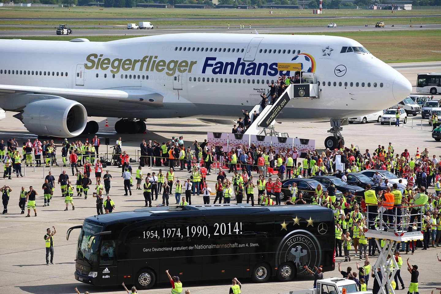 Diese Flugzeuge fliegen im Retro-Look - neue Sonderlackierungen | STERN.de