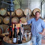 Mit seinen kleinen und großen Weingütern dominiert der Bundesstaat South Australia die Weinproduktion in Down Under. Eine Autostunde südlich von Adelaide experimentiert im McLaren Vale der Winzer Paul Petagna seit 1998 mit den Rebsorten Grenache, Shiraz und Cabernet Sauvignon