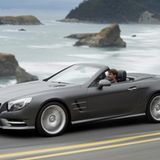 Der neue SL behält seine gewohnten Proportionen: lange Motorhaube, weit nach hinten gerücktes Passagierabteil und ein bulliges Heck