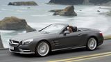 Der neue SL behält seine gewohnten Proportionen: lange Motorhaube, weit nach hinten gerücktes Passagierabteil und ein bulliges Heck