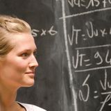 "Man fährt meilenweit durch die Wüste und plötzlich kommt man zu einem Baum, unter dem eine große Gruppe von Kindern zwischen drei und fünf Jahren sitzt - ohne einen Erwachsenen. Die sitzen da einfach allein in der Sonne bei über 40 Grad."