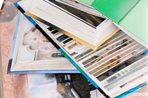 Dutzende Anbieter bewerben Fotobücher. Doch wo es sich zu drucken lohnt, verrät Stiftung Warentest.