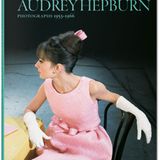 Der Bildband Bob Willoughby. Audrey Hepburn. Photographs 1953-1966 ist im Taschen Verlag erschienen. Er umfasst 280 Seiten und kostet 50 Euro.  Zur Homepage des Verlags