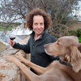 Justin McNamee hat auf Weingütern in Kalifornien und Frankreich sein Handwerk gelernt und am Rand des Onkaparinga River National Park eine Farm aus dem Jahre 1853 übernommen. Er produziert in McLaren Vale "Weine, die die Region ausdrücken", wie er sagt