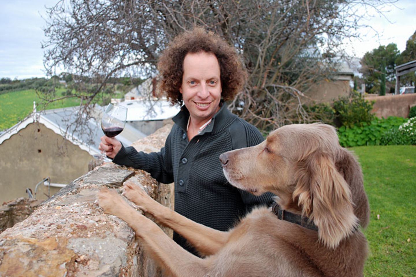 Justin McNamee hat auf Weingütern in Kalifornien und Frankreich sein Handwerk gelernt und am Rand des Onkaparinga River National Park eine Farm aus dem Jahre 1853 übernommen. Er produziert in McLaren Vale "Weine, die die Region ausdrücken", wie er sagt