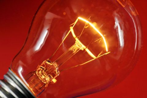 Die klassische Glübirne produziert mehr Wärme als Licht, darum soll sie verschwinden.