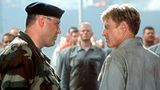 Doch er konnte auch anders: In dem Film "Die letzte Festung" spielte er Colonel Winter, den Leiter eines Militärgefängnisses. An seiner Seite: Robert Redford.