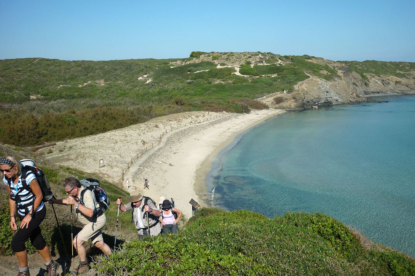 Es führt ein Weg nach irgendwo: Dem Fußtouristen kommt die Insel näher.