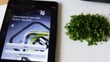 Mit einer lauten Melodie macht das iPad darauf aufmerksam, dass das Essen fertig ist und der Dampfgarer vom Herd genommen werden sollte.
