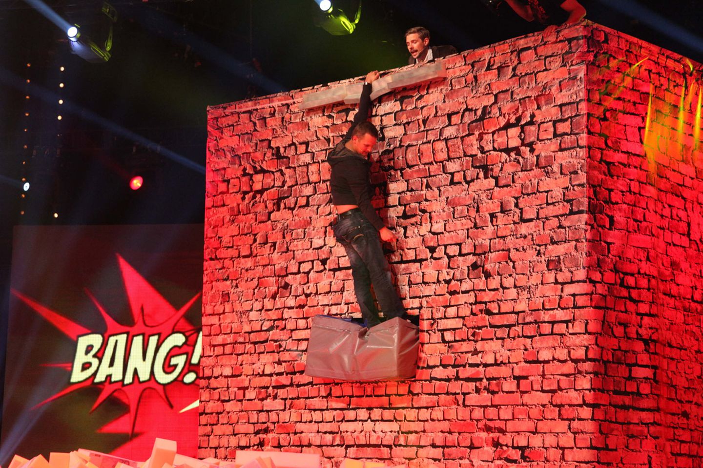 In der ProSieben-Show "Joko & Klaas - Die Rechnung geht auf uns" (2011) übernehmen Joko und Klaas die Rechnung des Studiogastes - sofern eine absurde Geschichte dahinter steckt