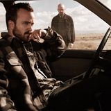 "Breaking Bad"  Der krebskranke Chemielehrer Walter White (Bryan Cranston, der auch als bester Hauptdarsteller in einer Drama-Serie ausgezeichnet wurde) sattelt auf Meth-Produktion um, damit seine Familie nach seinem Tod versorgt ist und wird immer tiefer in den Drogensumpf gezogen. Das großartige Psychogramm eines anständigen Mannes, der zum rücksichtslosen Großkriminellen wird. "Breaking Bad" erhielt wie im Vorjahr den Emmy als beste Dramaserie.  Geeignet für: Menschen, die Serien mögen, die im kriminellen Milieu spielen. Und für Fans von Bryan Cranston.  Wo kann ich das sehen? RTL Nitro zeigt die aktuellen Staffeln.