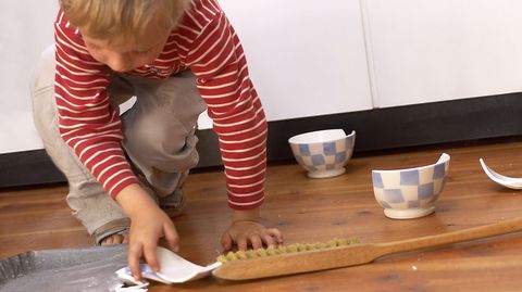 Wenn Kinder für Scherben sorgen, haften die Eltern häufig nicht. Dennoch kann es sinnvoll sein, solche Schäden mitzuversichern.