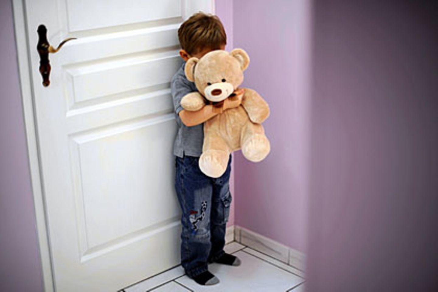 Gewalt an Kindern hinterlässt nicht nur seelische, sondern auch körperliche Schäden, die bleiben