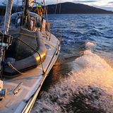 Weit von der nächsten menschlichen Ansiedlung entfernt und nur mit dem Schiff zu erreichen, hüllt sich der Berg meist in dicke Wolken