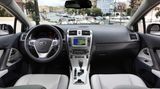 Der Avensis bietet ein aufgeräumtes und sachliches Cockpit