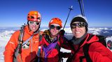 Doch nach langer und komplizierter Kletterei erreichten Robert Jasper, Jörn Heller und Ralf Gantzhorn gegen Mittag den Westgipfel des Monte Sarmiento. Als Hommage an den bekannten Seefahrer und Entdecker tauften sie ihre im Alpinstil erstbegangene Route "La Odisea de Magallanes" - die Odyssee Magellans