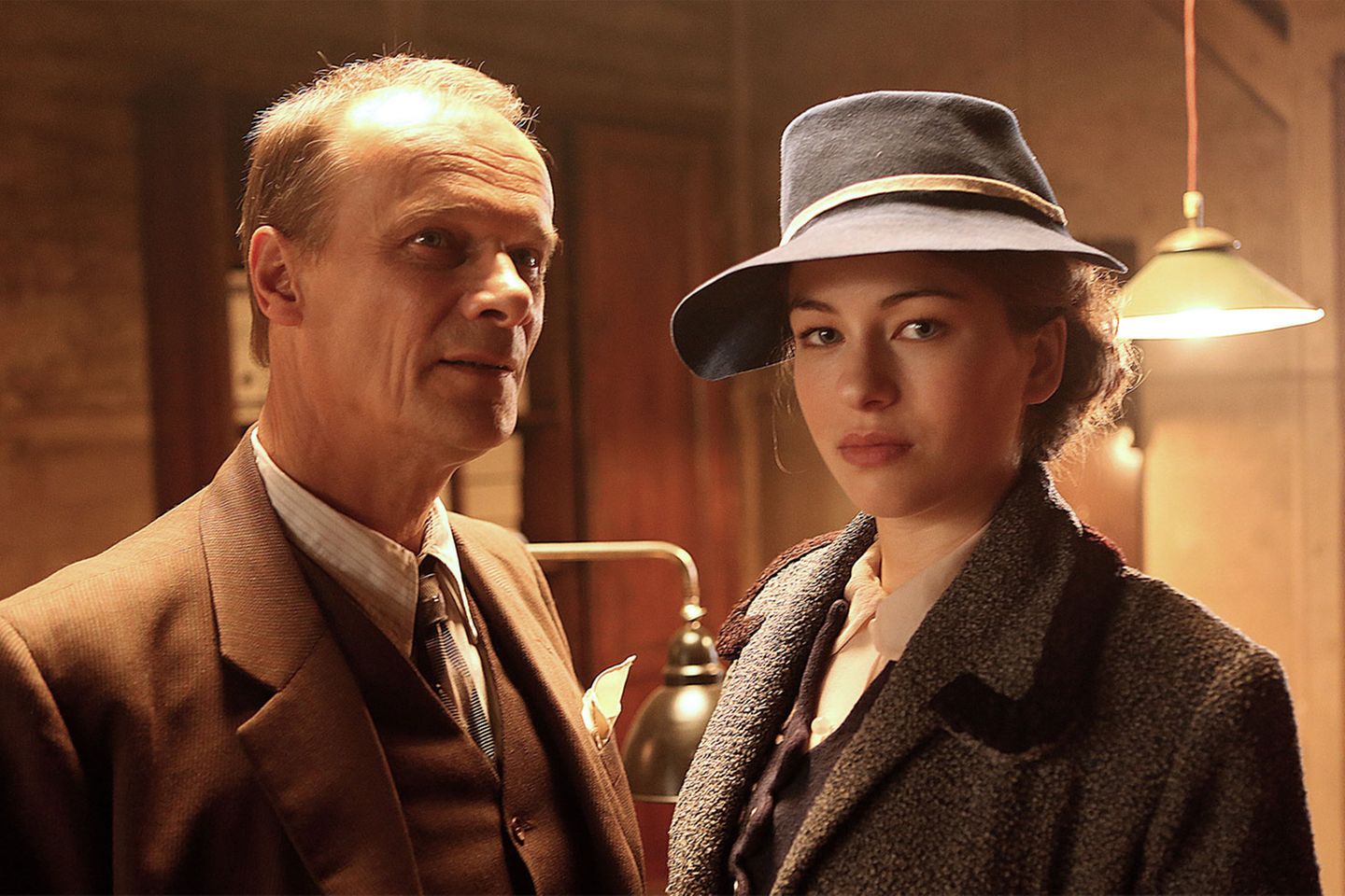 In dem Dokudrama "Ein blinder Held - Die Liebe des Otto Weidt" spielte Confurius 2014 an der Seite von Edgar Selge. Der Film erzählt die wahre Geschichte des Bürstenfabrikanten Otto Weidt, der während der NS-Zeit die jüdische Belegschaft seines Unternehmens lange Zeit vor Deportation und Holocaust schützen konnte.