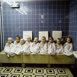 1988 fotografierte Billhardt Kinder beim Abkühlen in einer Ost-Berliner Sauna. Das Bild wurde im "Life"-Magazine abgedruckt.