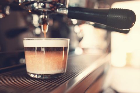 Was das ist, weiß inzwischen jeder: ein Latte macchiato. Bei der richtigen Aussprache hingegen hapert es oft. Es heißt nicht "Latte matschato" oder "Latte macchiato", sondern "Latte makkiato".