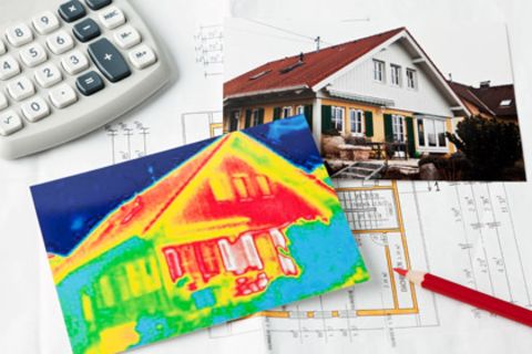 Das Wärmebild zeigt: Dieses Haus müsste dringend saniert werden