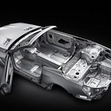Dank der Verwendung von Aluminium für nahezu die gesamte Karosserie wiegt diese nur noch 110 Kilogramm. Erstmals verwendet Mercedes einen vollständigen Aluminium-Rohbau. Lediglich in den A-Säulen sind aus Sicherheitsgründen Stahlrohre integriert