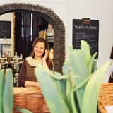 60 Quadratmeter Ladenfläche hat das Geschäft mit dem nachhaltigen Konzept. Die Mund-zu-Mund-Propaganda läuft bestens: Viele neugierige Kunden probieren Delaperrières Laden derzeit aus.