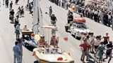 Deutlich farbenfroher und zeitgemäßer zeigte sich die DDR im gleichen Jahr bei der Parade zur "750 Jahre Berlin"-Feier. Hier werden Schaubilder über die Freikörperkultur der DDR präsentiert